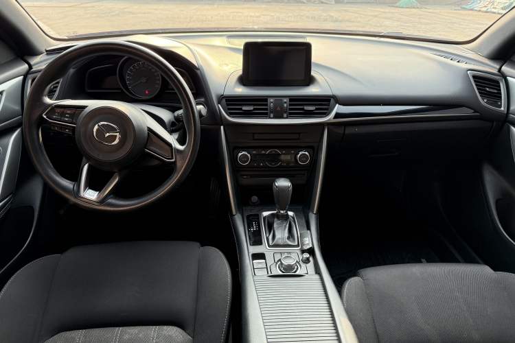 Used Mazda CX-4 2018 2.0L Automatic 2WD Blue Sky Exploration Edition China VI Standard Interior 2