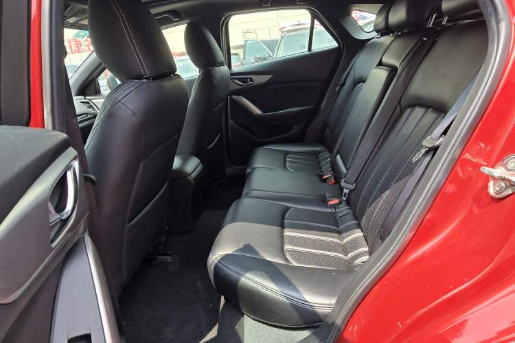 Used Mazda CX-4 2018 2.0L Automatic Two-Wheel Drive Blue Sky Dynamic Version China V Standard Interior 3