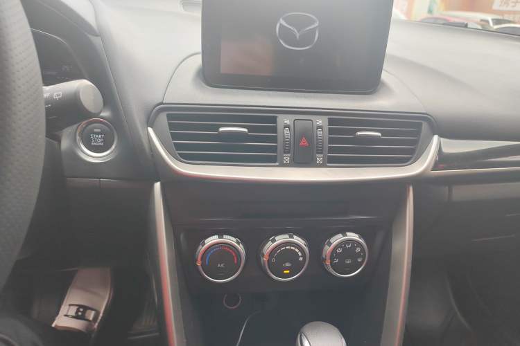 Used Mazda CX-4 2018 2.0L Automatic Two-Wheel Drive Blue Sky Dynamic Version China V Standard Interior 3