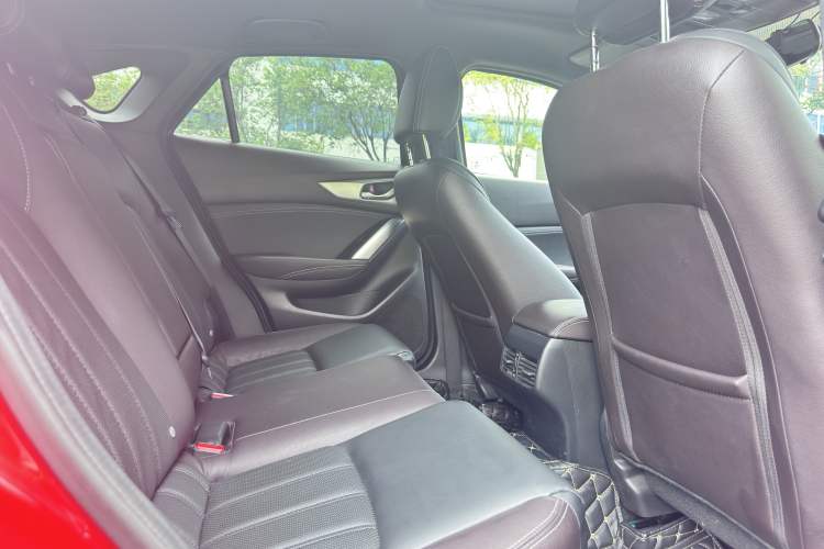 Used Mazda CX-4 2018 2.0L Automatic Two-Wheel Drive Blue Sky Luxury Edition Interior 3