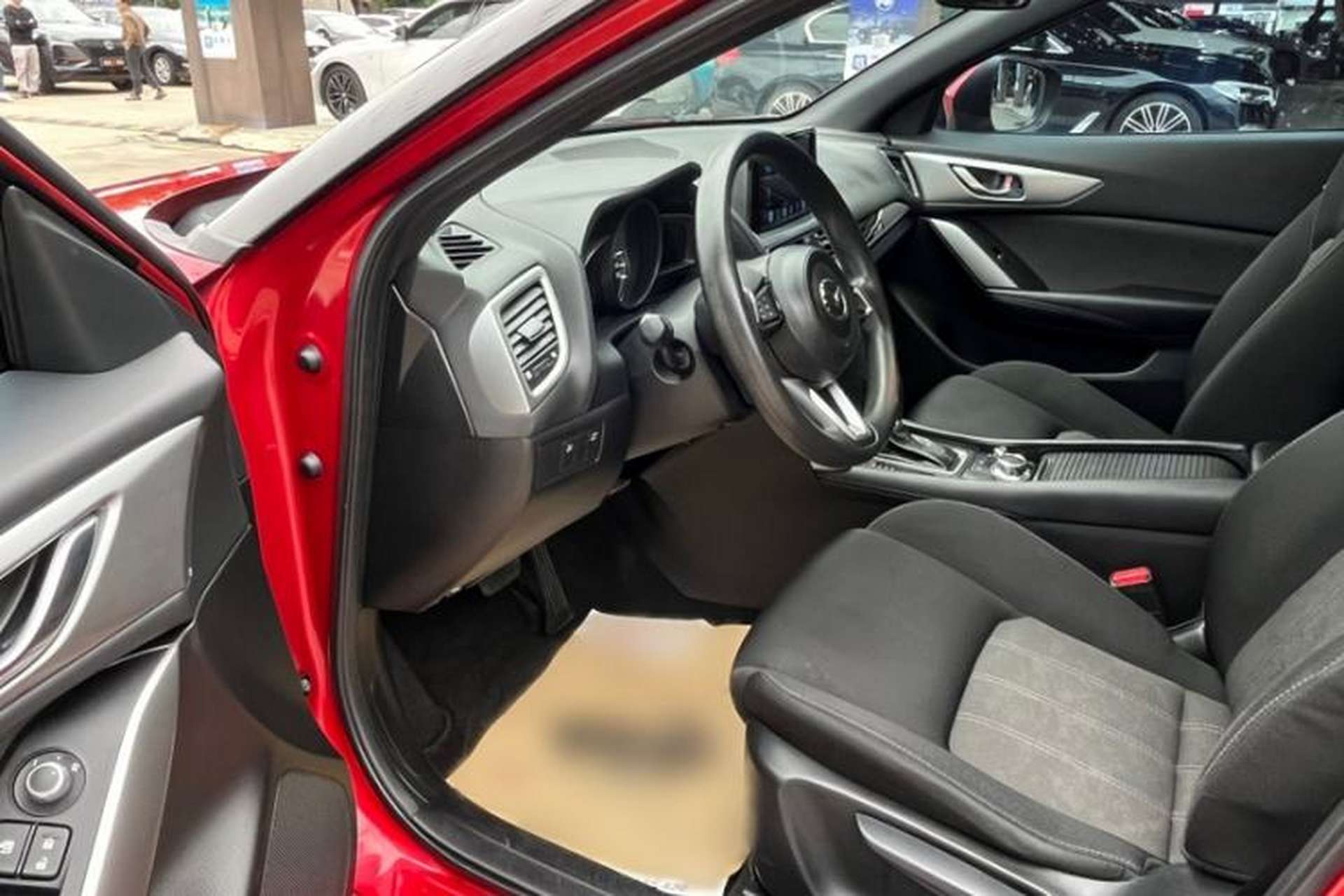 Used Mazda CX-4 2018 2.0L Automatic Two-Wheel Drive Blue Sky Dynamic Version China VI Standard Interior 3