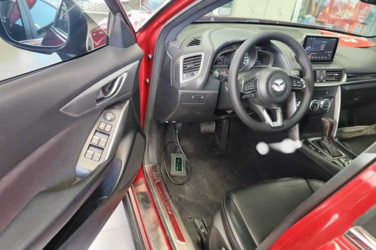 Used Mazda CX-4 2018 2.0L Automatic Two-Wheel Drive Blue Sky Dynamic Version China V Standard Interior 3