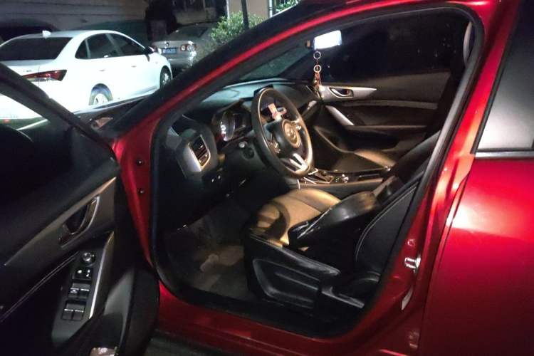 Used Mazda CX-4 2018 2.0L Automatic 2WD Blue Sky Exploration Edition China VI Standard Interior 3