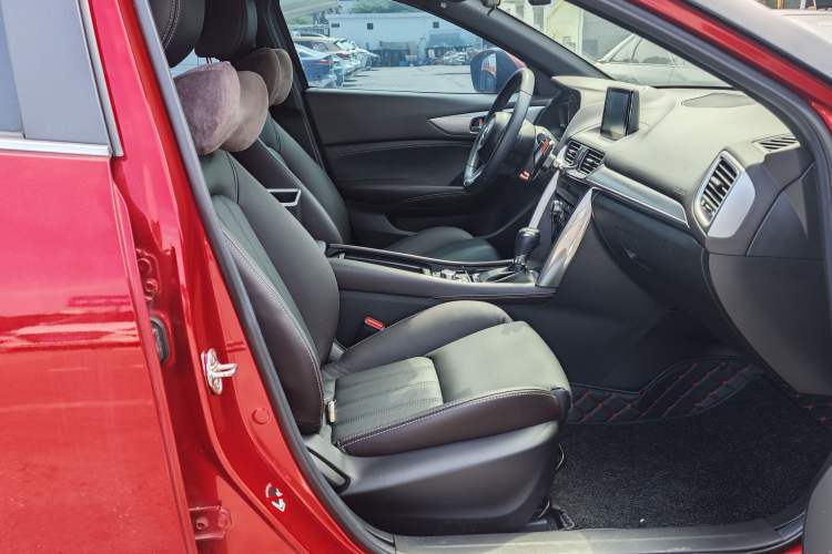 Used Mazda CX-4 2018 2.0L Automatic Two-Wheel Drive Blue Sky Premium Upgrade Version China VI Standard Interior 4