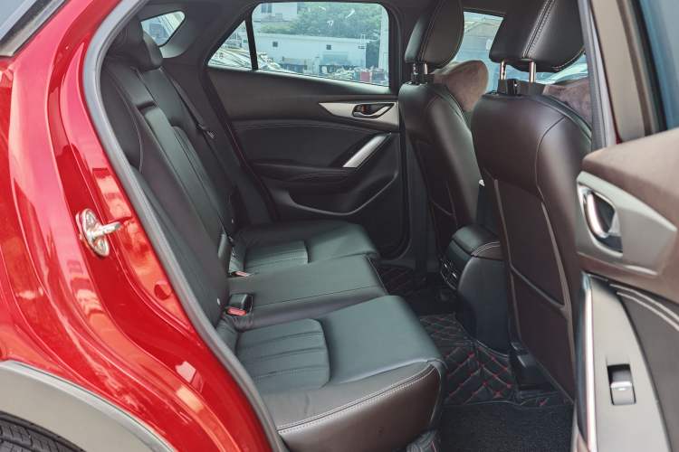 Used Mazda CX-4 2018 2.0L Automatic Two-Wheel Drive Blue Sky Premium Upgrade Version China VI Standard Interior 5