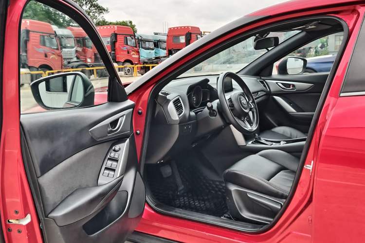 Used Mazda CX-4 2018 2.0L Automatic Two-Wheel Drive Blue Sky Exploration Version China V Standard Interior 5