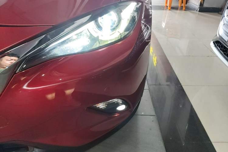 Used Mazda CX-4 2018 2.0L Automatic Two-Wheel Drive Blue Sky Luxury Edition Left Front Headlight
