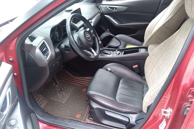 Used Mazda CX-4 2018 2.0L Automatic Two-Wheel Drive Blue Sky Luxury Edition Left Front Seat