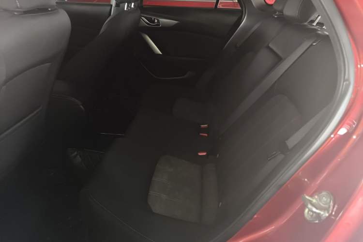Used Mazda CX-4 2018 2.0L Automatic Two-Wheel Drive Blue Sky Exploration Version China V Standard Left Rear Seat
