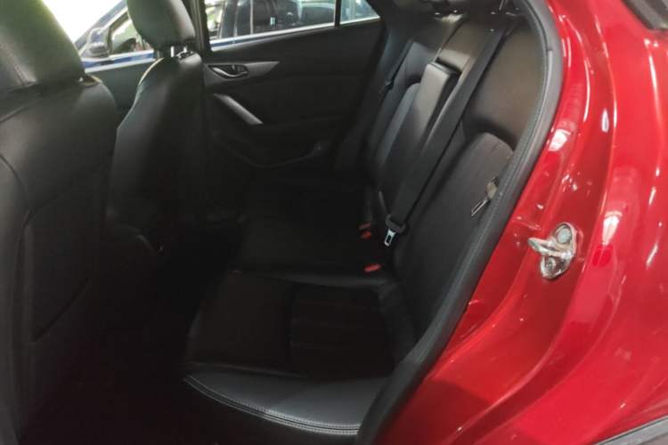 Used Mazda CX-4 2018 2.0L Automatic Two-Wheel Drive Blue Sky Dynamic Version China V Standard Left Rear Seat
