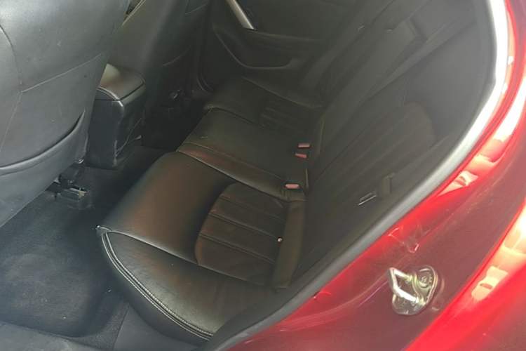 Used Mazda CX-4 2018 2.0L Automatic Two-Wheel Drive Blue Sky Dynamic Version China V Standard Left Rear Seat