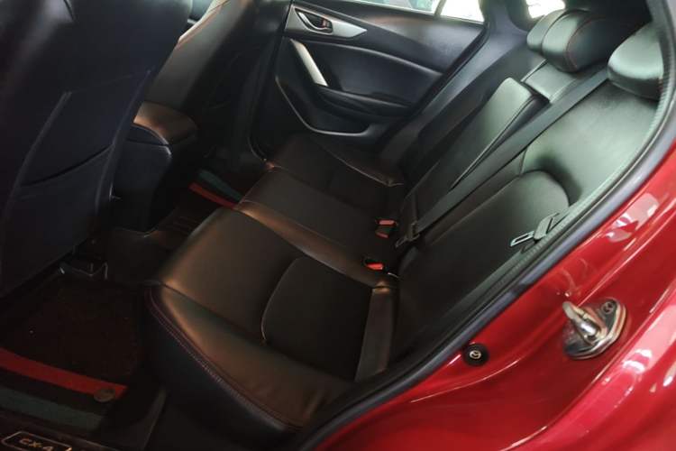 Used Mazda CX-4 2018 2.0L Automatic Two-Wheel Drive Blue Sky Dynamic Version China V Standard Left Rear Seat