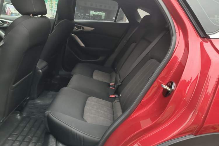 Used Mazda CX-4 2018 2.0L Automatic Two-Wheel Drive Blue Sky Dynamic Version China V Standard Left Rear Seat