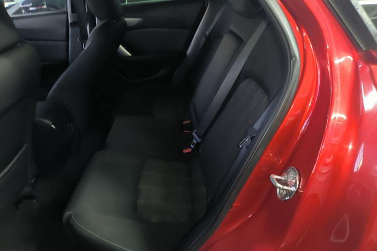 Used Mazda CX-4 2018 2.0L Automatic Two-Wheel Drive Blue Sky Dynamic Version China VI Standard Left Rear Seat