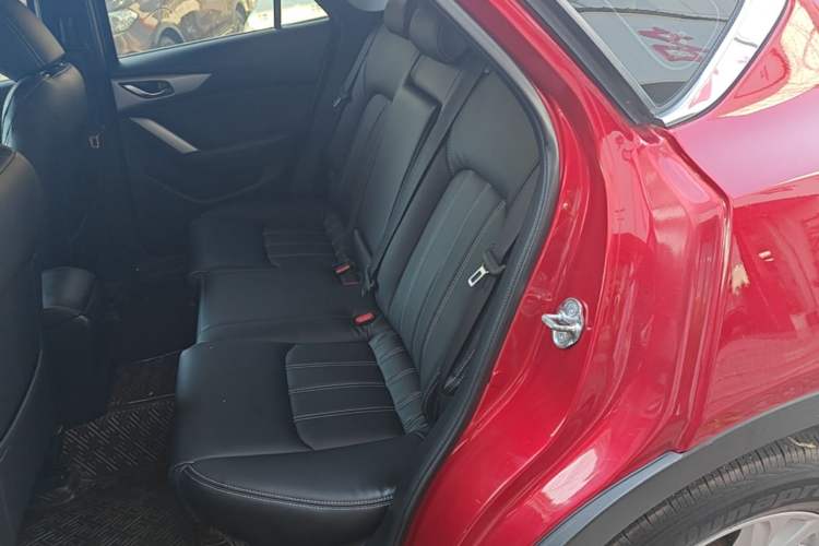 Used Mazda CX-4 2018 2.0L Automatic Two-Wheel Drive Blue Sky Dynamic Version China V Standard Left Rear Seat
