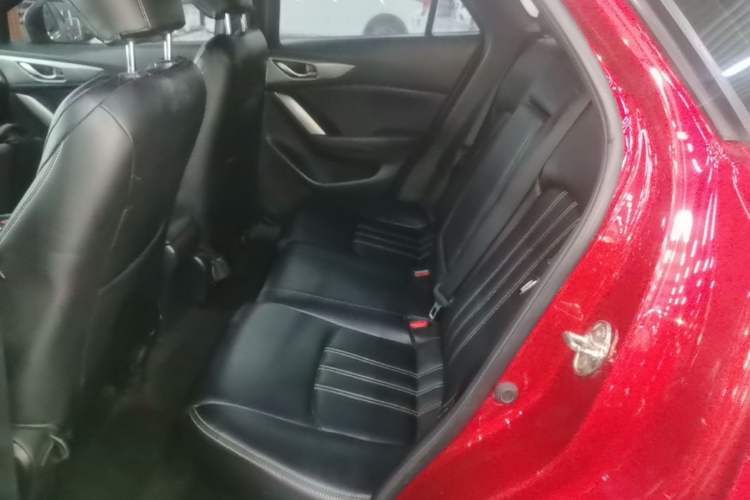 Used Mazda CX-4 2018 2.0L Automatic Two-Wheel Drive Blue Sky Dynamic Version China V Standard Left Rear Seat
