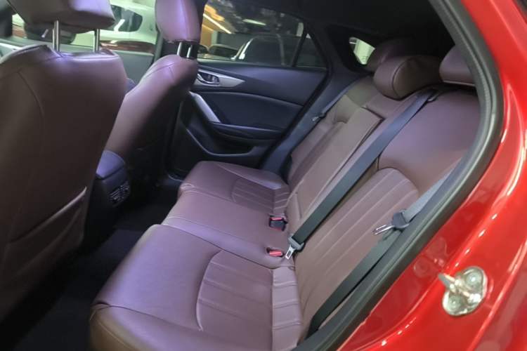 Used Mazda CX-4 2018 2.0L Automatic Two-Wheel Drive Blue Sky Exploration Version China V Standard Left Rear Seat