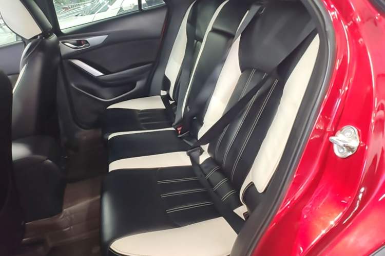 Used Mazda CX-4 2018 2.0L Automatic Two-Wheel Drive Blue Sky Dynamic Version China VI Standard Left Rear Seat