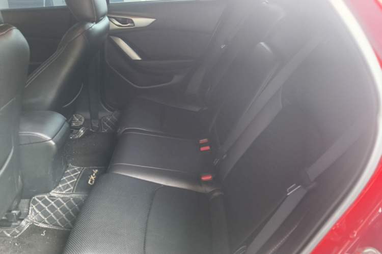 Used Mazda CX-4 2018 2.0L Automatic Two-Wheel Drive Blue Sky Dynamic Version China VI Standard Left Rear Seat
