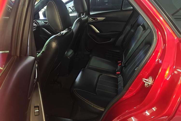 Used Mazda CX-4 2018 2.0L Automatic Two-Wheel Drive Blue Sky Dynamic Version China V Standard Left Rear Seat