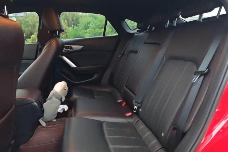 Used Mazda CX-4 2018 2.5L Automatic 4x4 Bluelight Fearless Edition China VI Standard Left Rear Seat