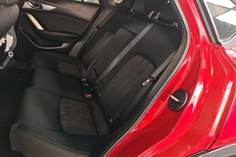 Used Mazda CX-4 2018 2.0L Automatic Two-Wheel Drive Blue Sky Dynamic Version China VI Standard Left Rear Seat
