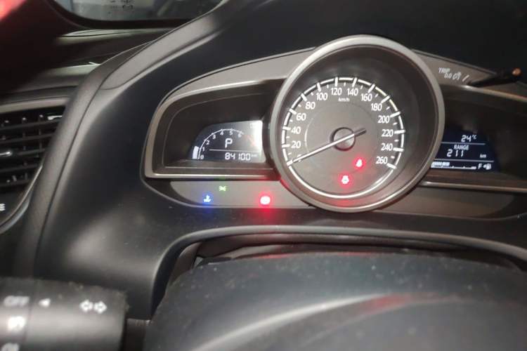 Used Mazda CX-4 2018 2.0L Automatic 2WD Blue Sky Exploration Edition China VI Standard Odometer Close Up