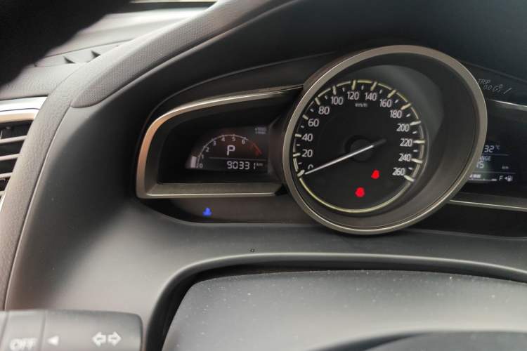 Used Mazda CX-4 2018 2.0L Automatic Two-Wheel Drive Blue Sky Exploration Version China V Standard Odometer Close Up