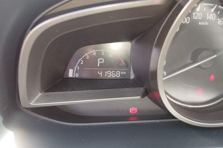 Used Mazda CX-4 2018 2.0L Automatic Two-Wheel Drive Blue Sky Premium Upgrade Version China V Standard Odometer Close Up