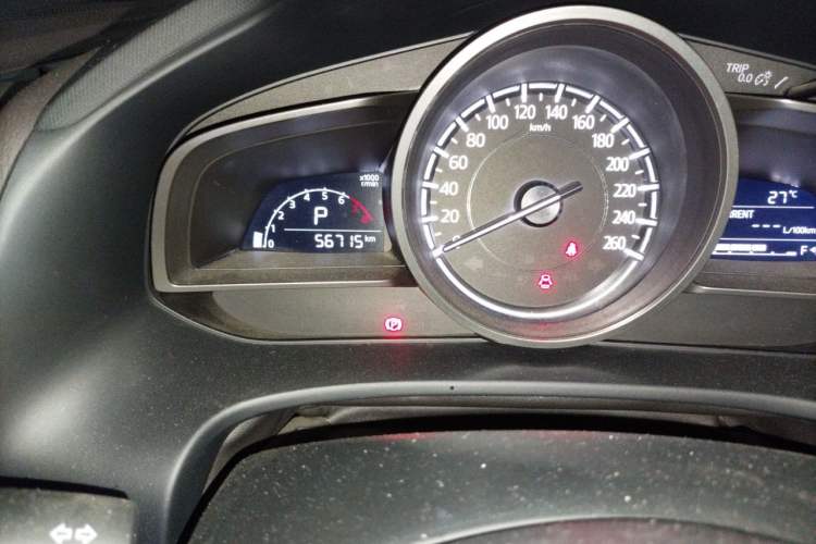 Used Mazda CX-4 2018 2.0L Automatic Two-Wheel Drive Blue Sky Premium Upgrade Version China V Standard Odometer Close Up