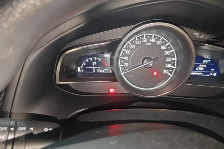 Used Mazda CX-4 2018 2.0L Automatic Two-Wheel Drive Blue Sky Exploration Version China V Standard Odometer Close Up