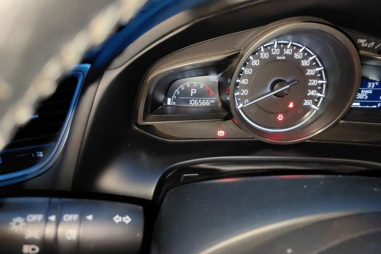 Used Mazda CX-4 2018 2.0L Automatic 2WD Blue Sky Exploration Edition China VI Standard Odometer Close Up