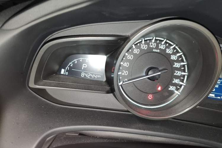 Used Mazda CX-4 2018 2.0L Automatic 2WD Blue Sky Exploration Edition China VI Standard Odometer Close Up