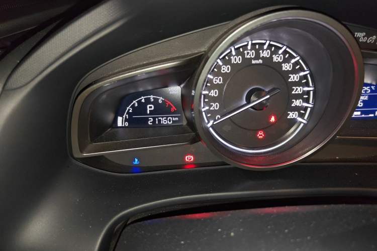 Used Mazda CX-4 2018 2.0L Automatic Two-Wheel Drive Blue Sky Exploration Version China V Standard Odometer Close Up