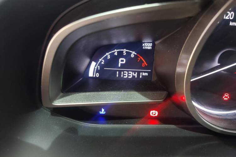 Used Mazda CX-4 2018 2.0L Automatic Two-Wheel Drive Blue Sky Exploration Version China V Standard Odometer Close Up