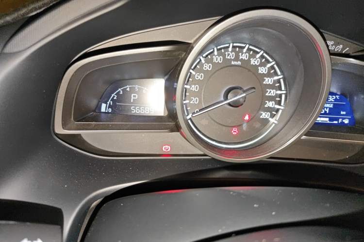 Used Mazda CX-4 2018 2.0L Automatic Two-Wheel Drive Blue Sky Dynamic Version China VI Standard Odometer Close Up