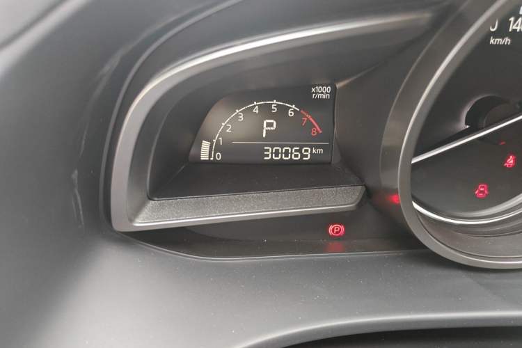 Used Mazda CX-4 2018 2.0L Automatic Two-Wheel Drive Blue Sky Dynamic Version China VI Standard Odometer Close Up