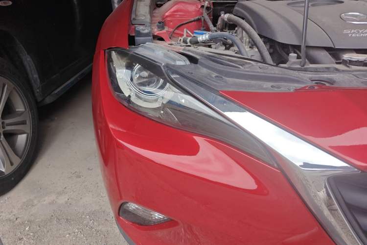 Used Mazda CX-4 2018 2.0L Automatic Two-Wheel Drive Blue Sky Dynamic Version China VI Standard Right Front Headlight