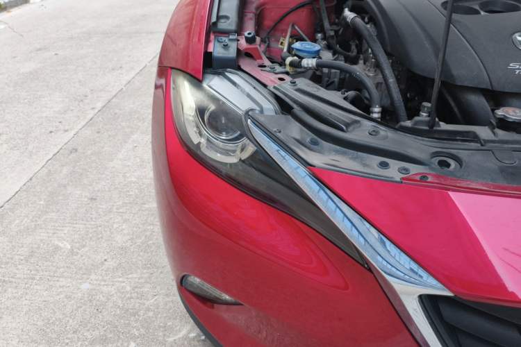 Used Mazda CX-4 2018 2.0L Automatic Two-Wheel Drive Blue Sky Exploration Version China V Standard Right Front Headlight
