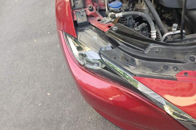 Used Mazda CX-4 2018 2.0L Automatic Two-Wheel Drive Blue Sky Luxury Edition Right Front Headlight