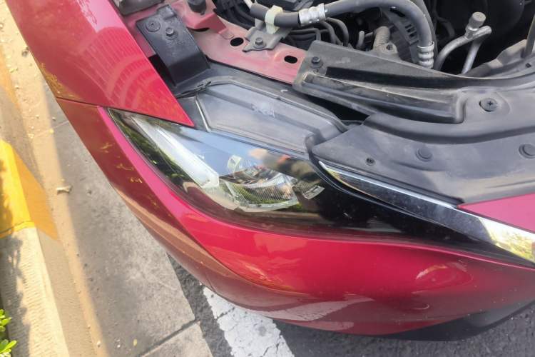 Used Mazda CX-4 2018 2.0L Automatic Two-Wheel Drive Blue Sky Dynamic Version China VI Standard Right Front Headlight