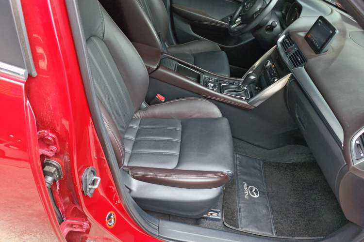 Used Mazda CX-4 2018 2.0L Automatic Two-Wheel Drive Blue Sky Premium Upgrade Version China VI Standard Right Front Seat