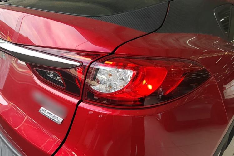 Used Mazda CX-4 2018 2.0L Automatic Two-Wheel Drive Blue Sky Dynamic Version China V Standard Right Rear Taillight
