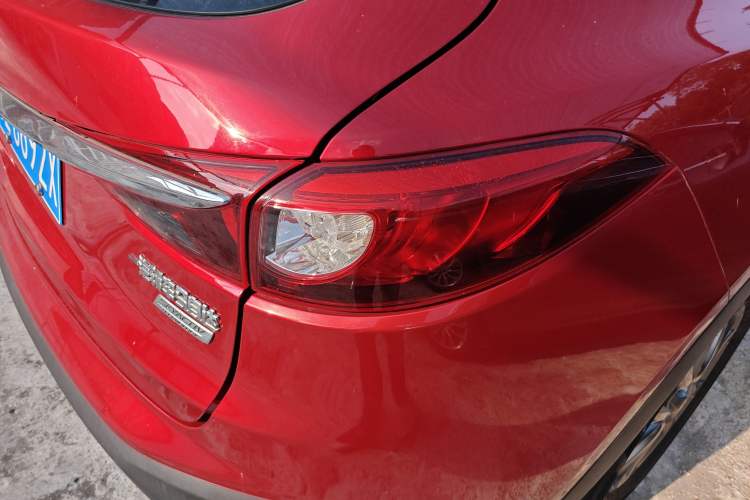 Used Mazda CX-4 2018 2.0L Automatic Two-Wheel Drive Blue Sky Premium Upgrade Version China VI Standard Right Rear Taillight