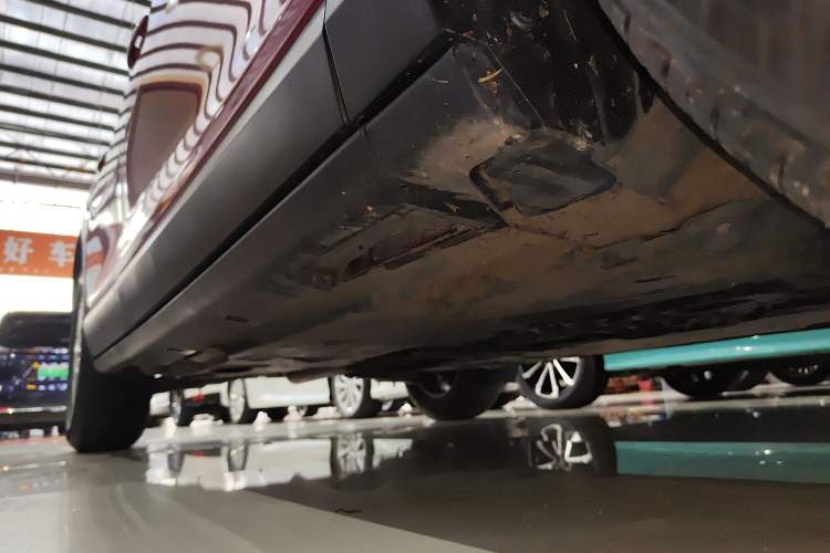 Used Mazda CX-4 2018 2.0L Automatic Two-Wheel Drive Blue Sky Luxury Edition Right Side Sill