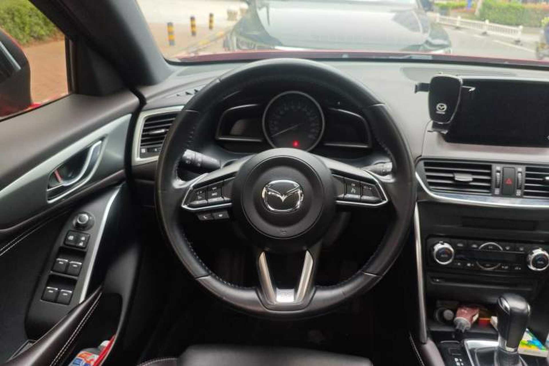 Used Mazda CX-4 2018 2.0L Automatic Two-Wheel Drive Blue Sky Premium Upgrade Version China VI Standard Steering Wheel