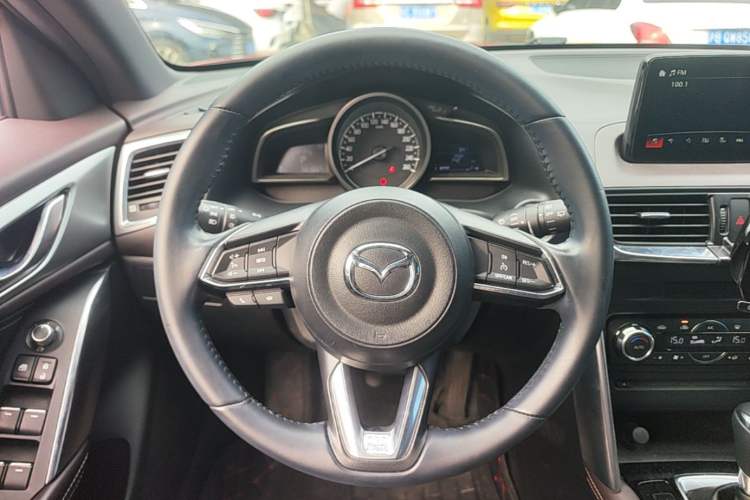Used Mazda CX-4 2018 2.0L Automatic Two-Wheel Drive Blue Sky Premium Upgrade Version China VI Standard Steering Wheel