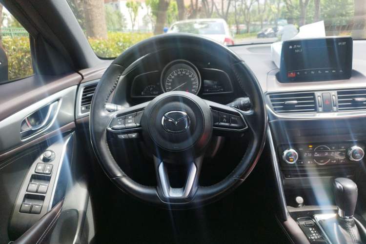 Used Mazda CX-4 2018 2.0L Automatic Two-Wheel Drive Blue Sky Premium Upgrade Version China V Standard Steering Wheel