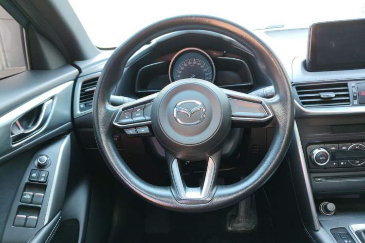 Used Mazda CX-4 2018 2.0L Automatic 2WD Blue Sky Exploration Edition China VI Standard Steering Wheel