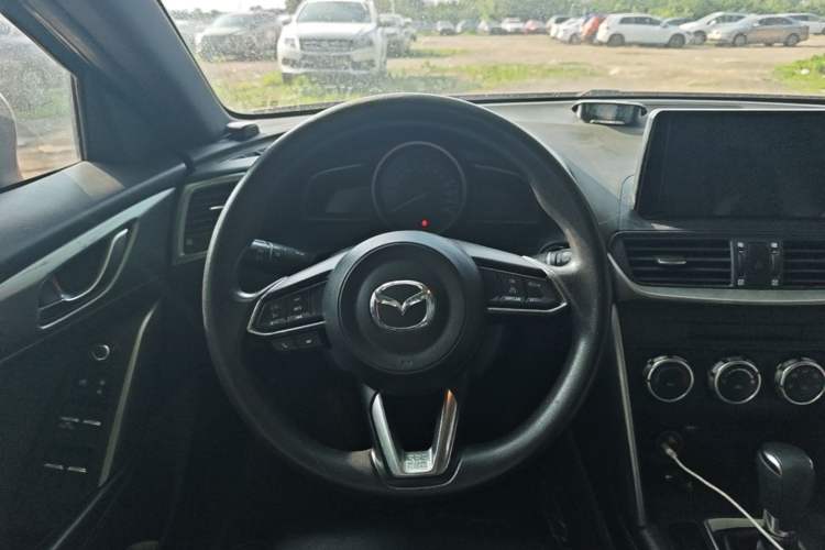 Used Mazda CX-4 2018 2.0L Automatic Two-Wheel Drive Blue Sky Dynamic Version China V Standard Steering Wheel